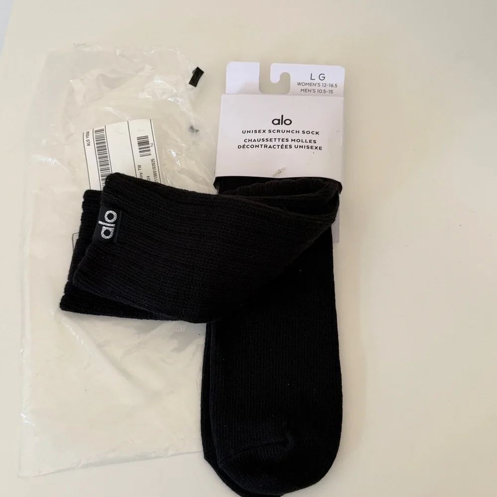 ALO Yoga Black Casual Scrunch Long Socks - Picture 5 of 5
